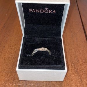 Sparkling Twisted Lines Ring